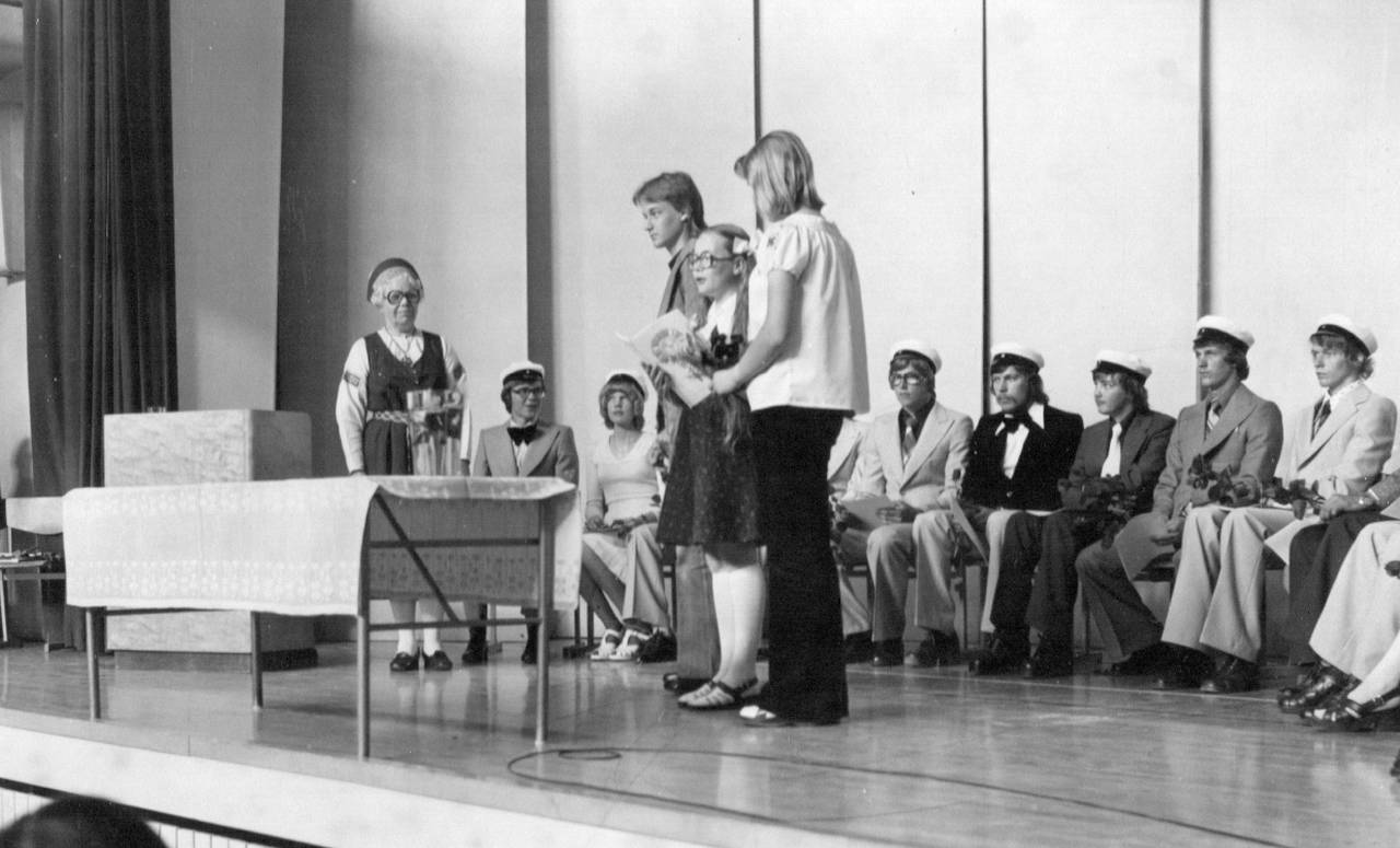 rehtori-leena-h-meen-viimeiset-ylioppilaat-1976